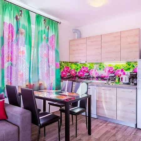 Irina 5 Apartment