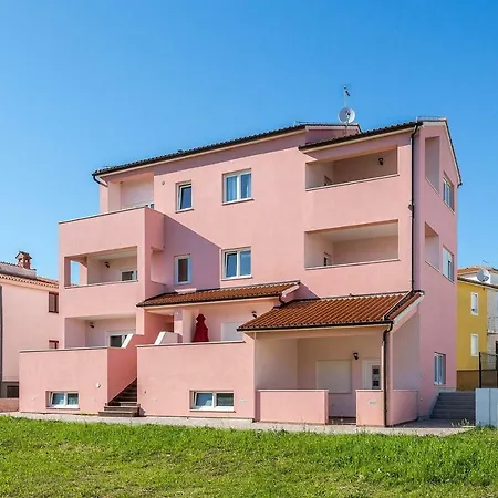Apartment Irina 5 *